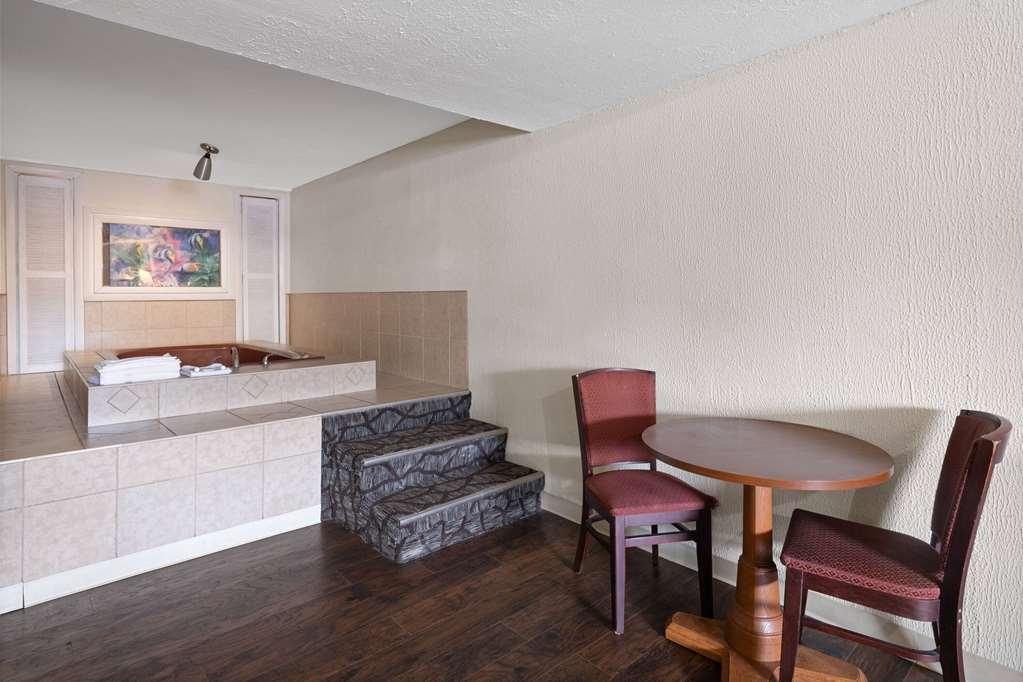 Rodeway Inn Youngstown Cameră foto