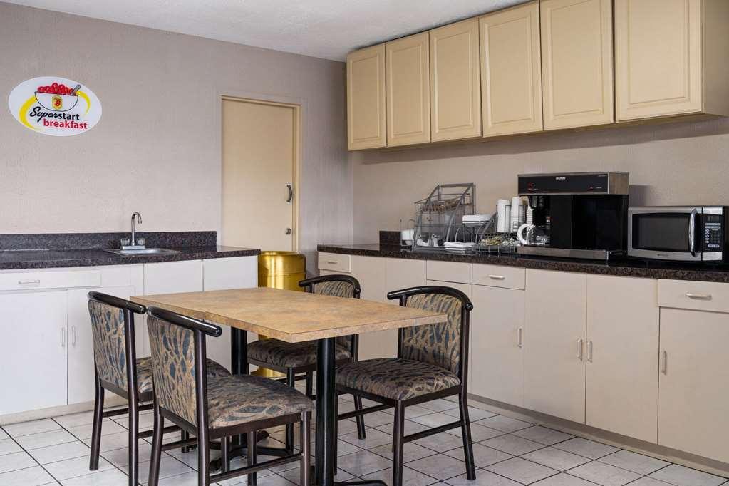 Rodeway Inn Youngstown Facilități foto