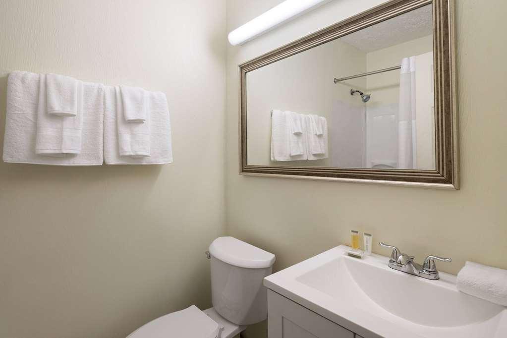 Rodeway Inn Youngstown Cameră foto